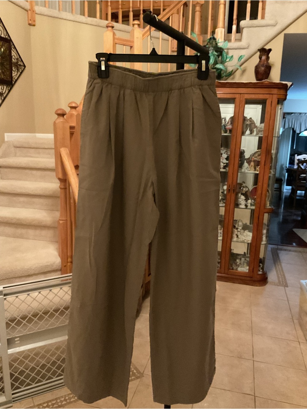 Wide-Leg Women's Pants in khaki — Relaxed Fit